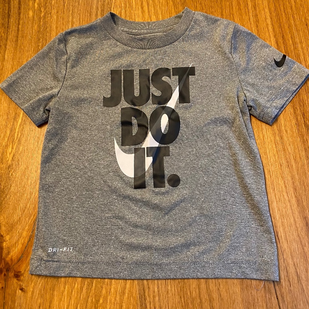 Boys Nike 4T t-shirt